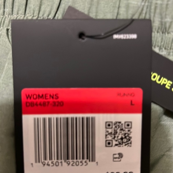 ✨Sold✨Nike • Tempo Women’s Running Shorts - Picture 8 of 8